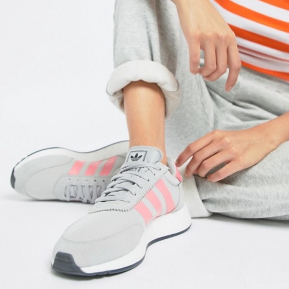 Adidas Women's Running Shoe NWB - Picture 2 of 6